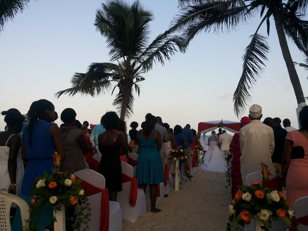 Amani Tiwi Beach Resort Exterior photo