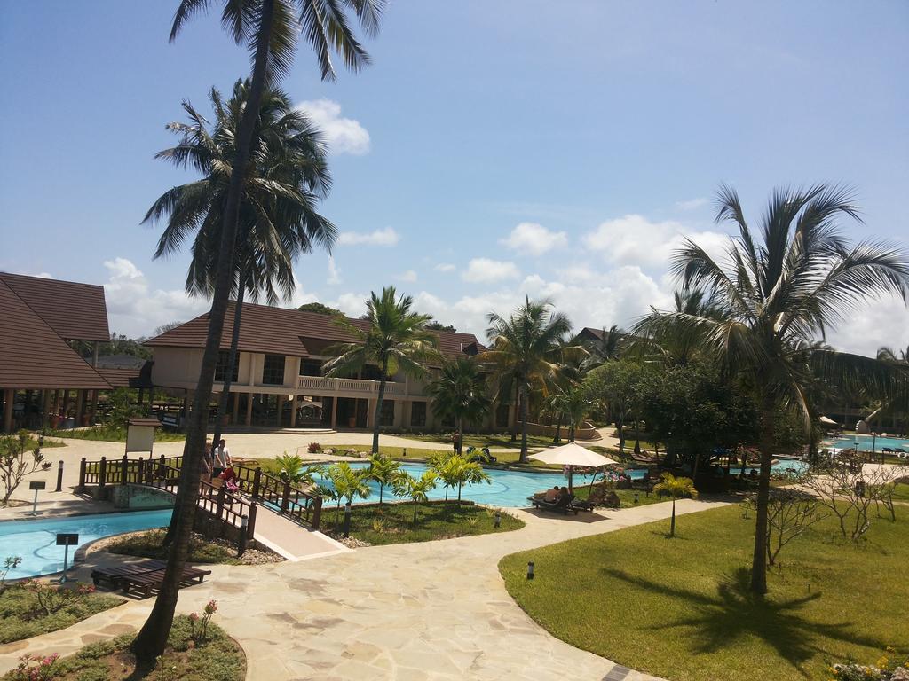 Amani Tiwi Beach Resort Exterior photo