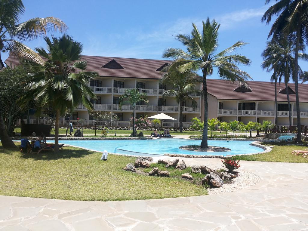 Amani Tiwi Beach Resort Exterior photo